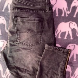 Black Distressed Jeans Size 7 jeggings